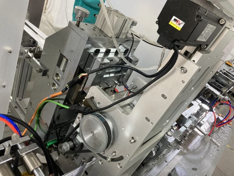 The non-woven fabric and liquid filling device of VPD-250