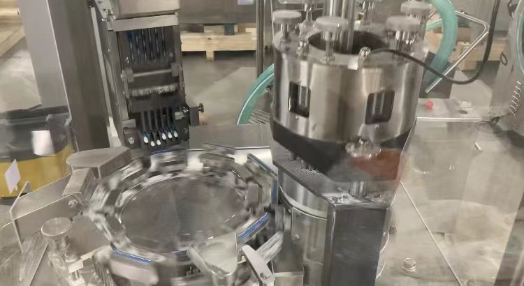 Operator running NJP-800 capsule filling machine in GMP cleanroom